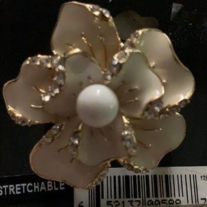 Stretch flower ring